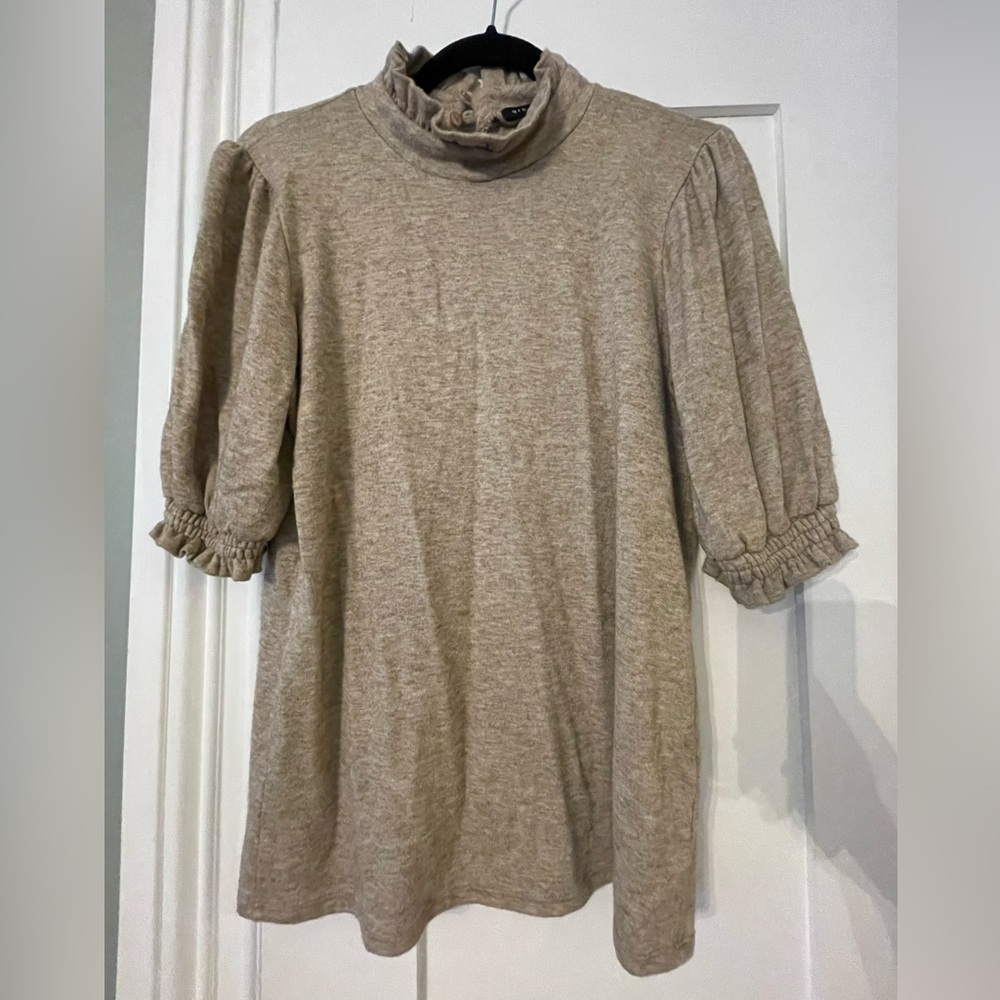 Oatmeal colored knit tee shirt